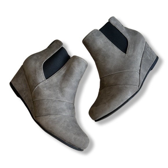 MADELINE Girl 2” Grey Ankle Wedges Sz 8 - Picture 5 of 10